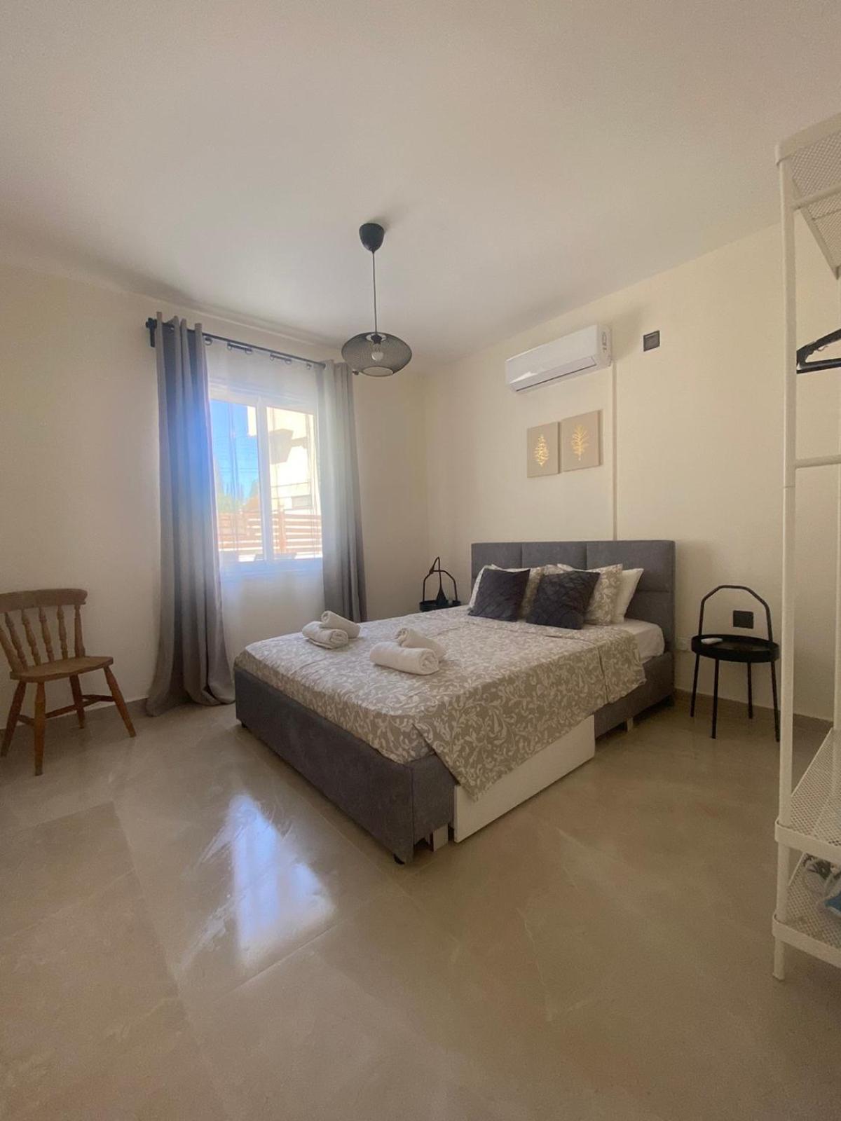 Mari House-close To The *